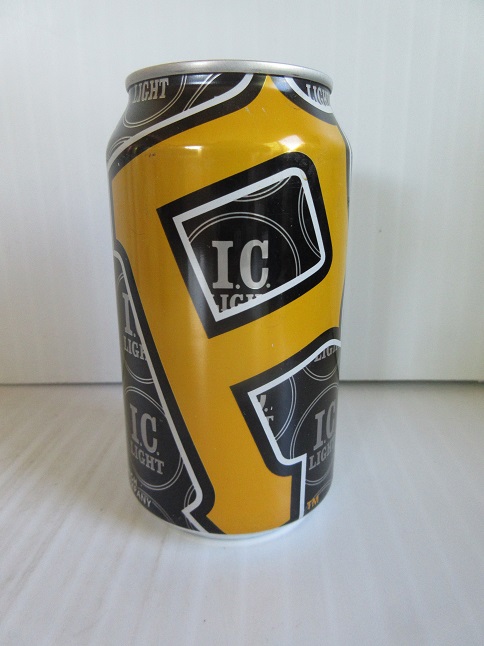 I.C. Light - Pirates - black & yellow w large 'P'